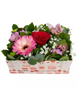 Σύνθεση λουλουδιών σε κουτί για την ημέρα του Αγίου Βαλεντίνου